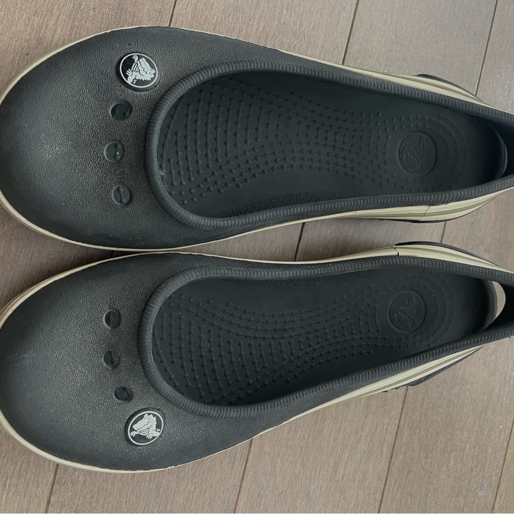Crocs Women's Black Casual Shoes J2 or W5 Mary Jane